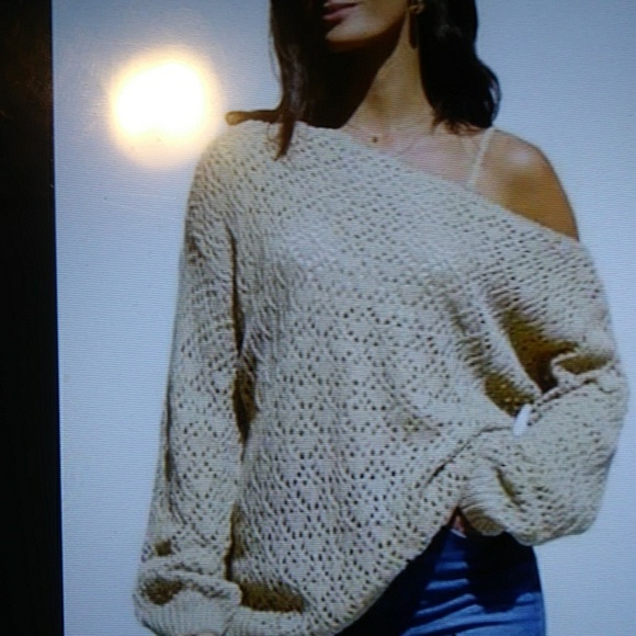 NWT crochet sweater off the shoulder hollow out pull over - Picture 7 of 7